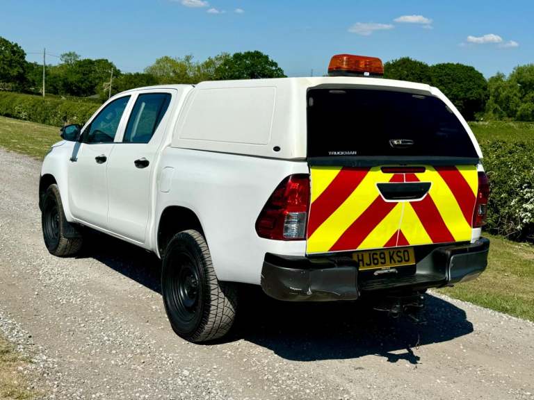 TOYOTA HILUX 2.4 D-4D Active UTILITY SPEC White Manual Diesel 2019 EURO 6