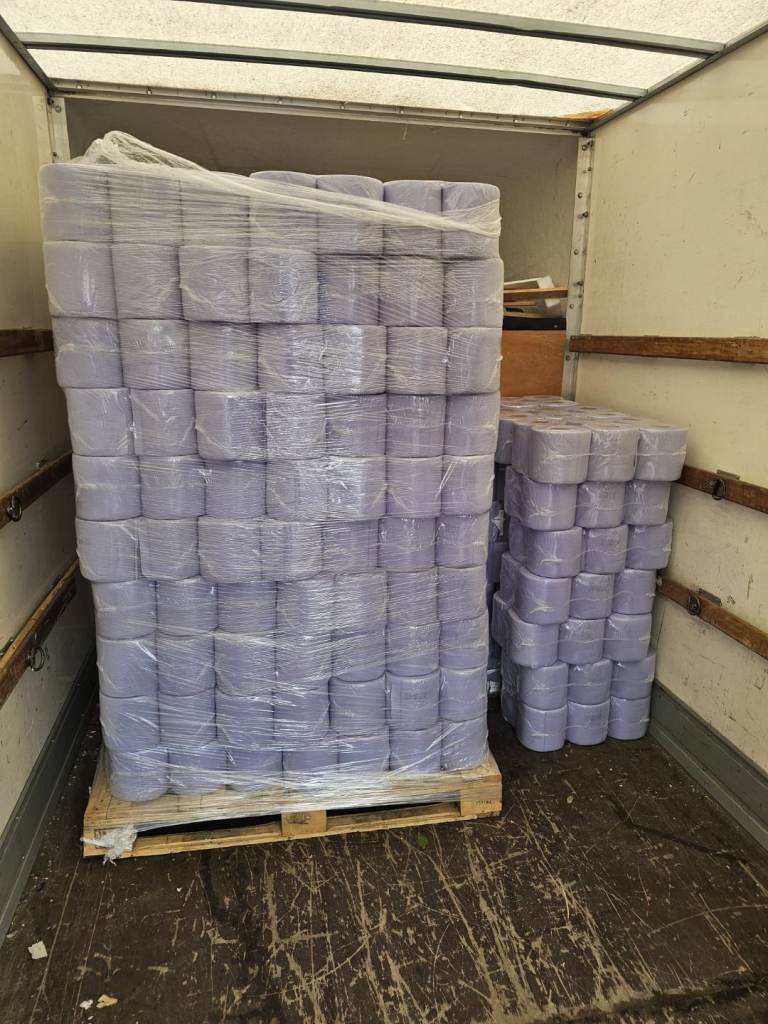 WHITE & BLUE WIPING PAPER TOWELS
