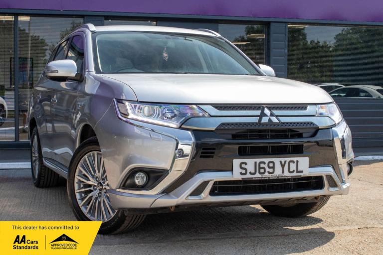 2019 Mitsubishi Outlander 2.4h TwinMotor 13.8kWh Design SUV 5dr Petrol Plug-in Hybrid CVT 4WD Eur...