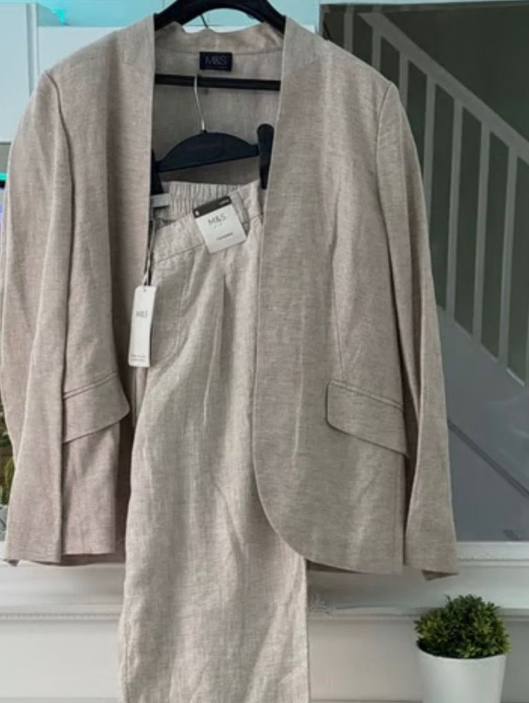 BULK BUY WOMENS CLOTHES/ JACKETS/BAGS/SHOES