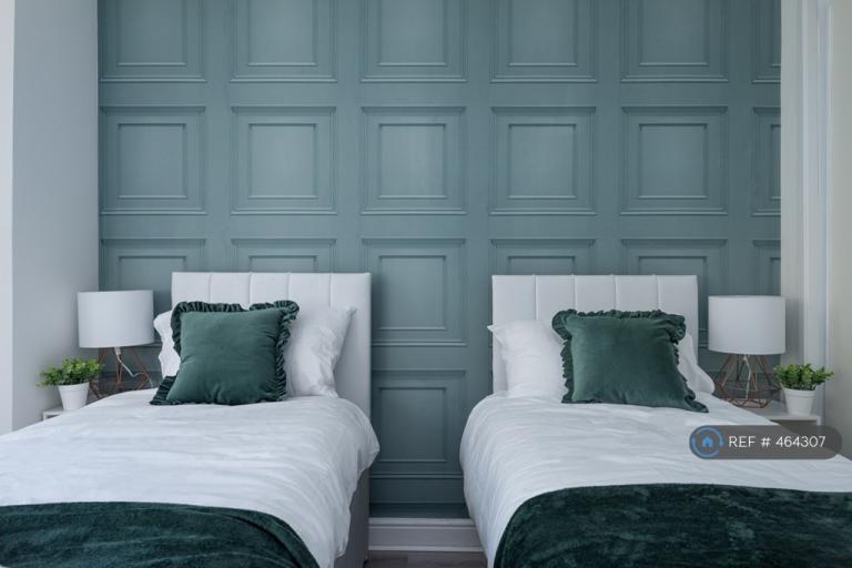 2 bedroom flat in Kelly Avenue, London, SE15 (2 bed) (#464307)