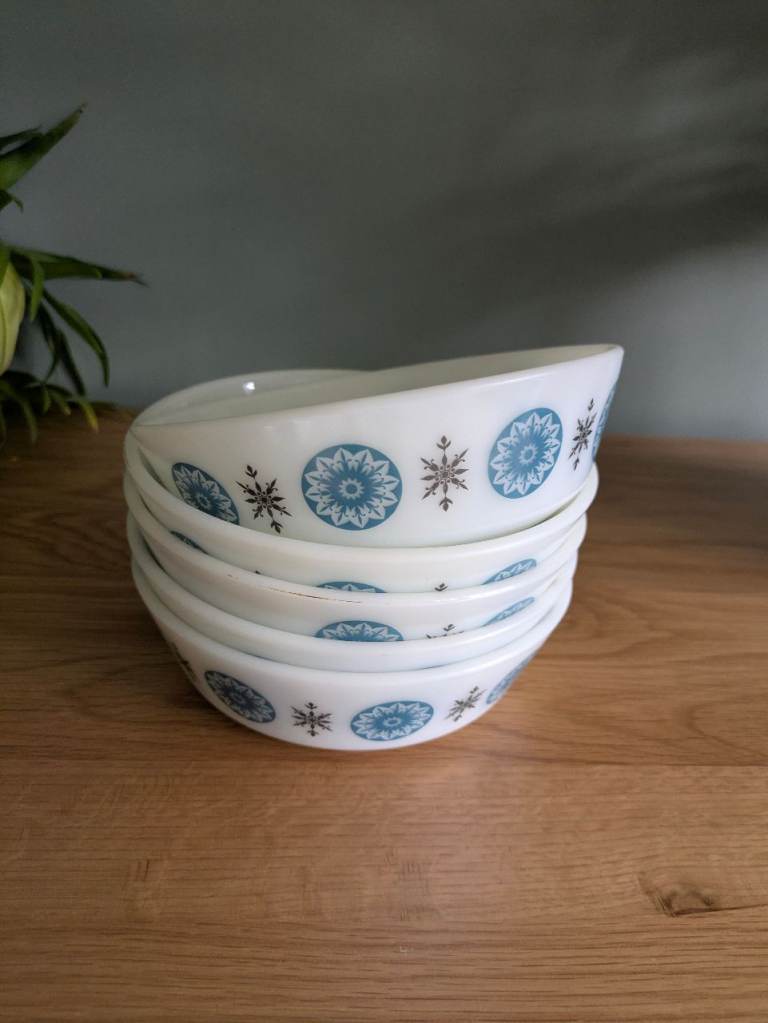 5 vintage JAJ Pyrex bowls featuring the "Winter Star" or "Snowflake" pattern in blue.