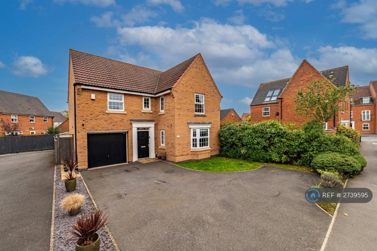 4 bedroom house in Phoenix Lane, Fernwood, Newark, NG24 (4 bed) (#2739595)