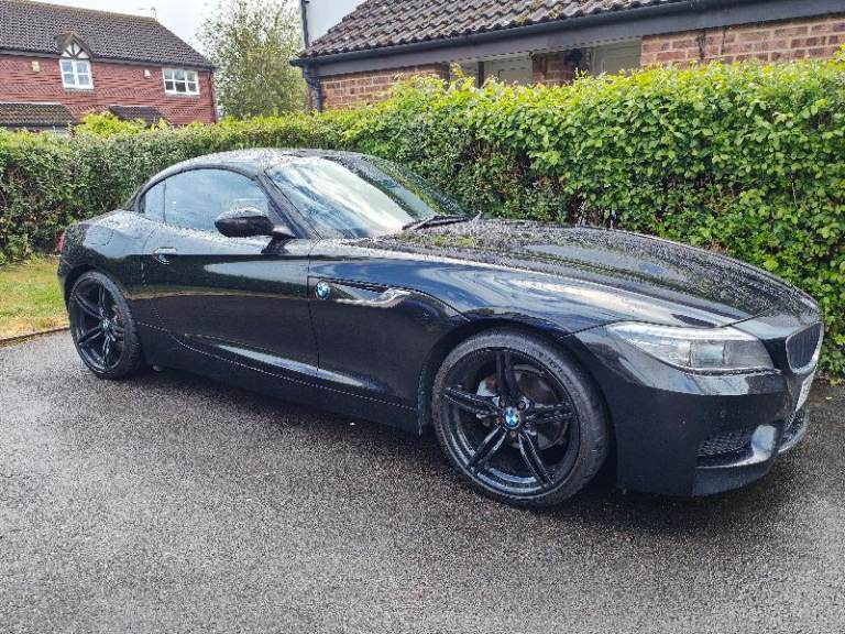 Black BMW Z4 sDrive 20i  M-Sport