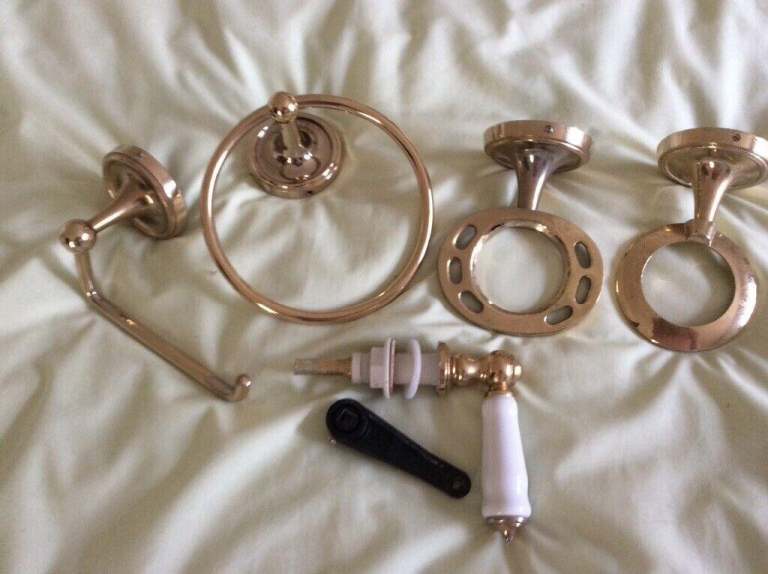 BRASS  BATHROOM ACCESSORIES 