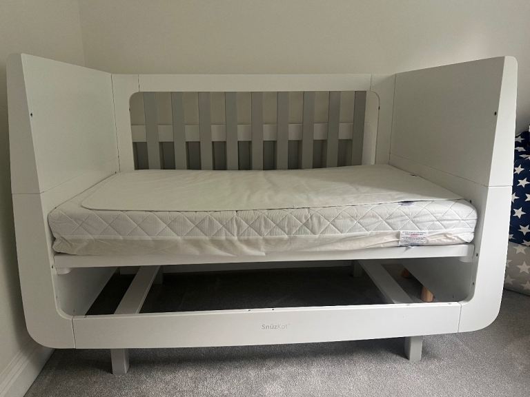 Snuzkot cot bed 