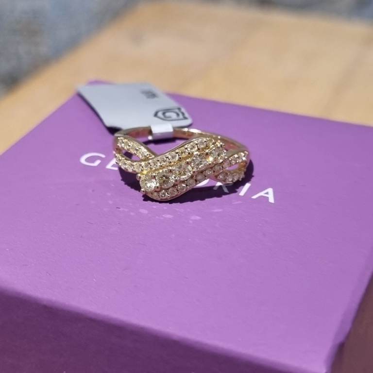 Gold 9ct Diamond cluster ring.  0.50ct. 