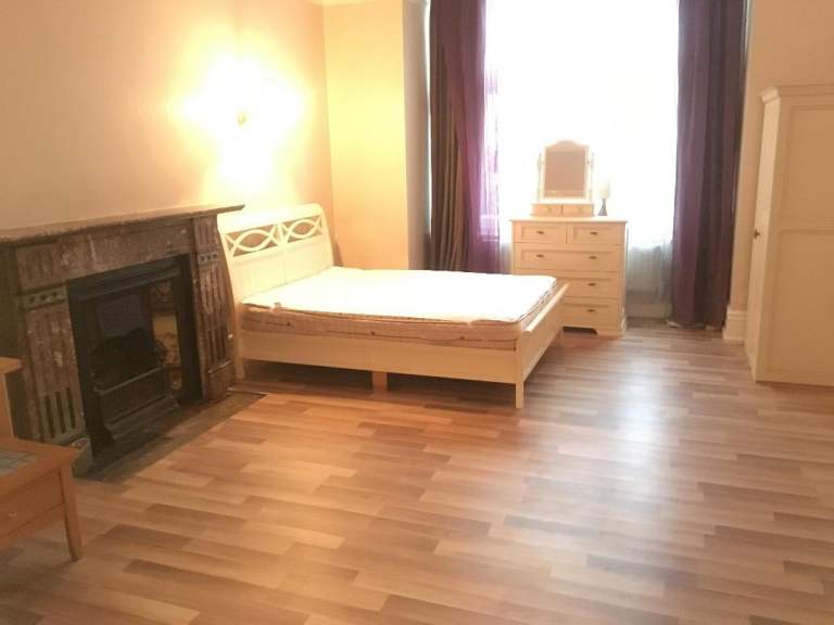 Converted Studio Flat Shower Separate Kitchen LargeDBedDineSit Garden Drive VeryNearTubeRailBusShops