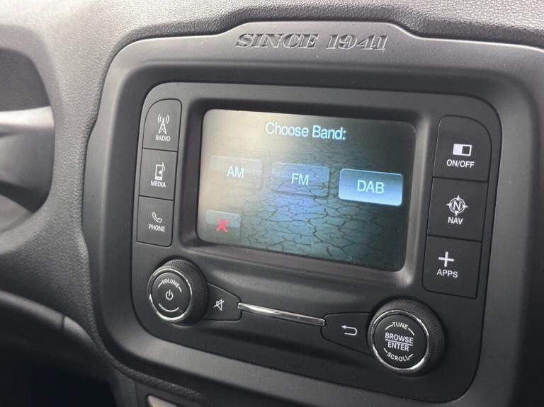 2016 Jeep Renegade 2.0 Multijet Limited 5dr 4WD - FULL LEATHER - REAR SENSORS - FSH ESTATE Diesel...