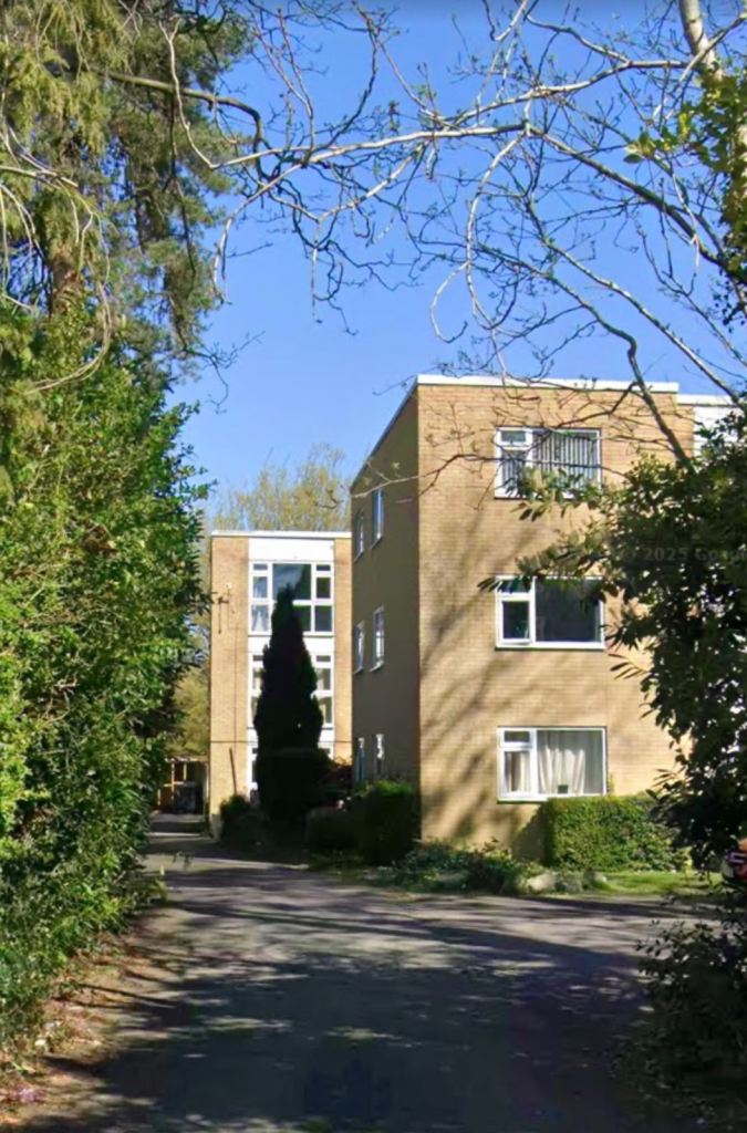 2 bed ground floor flat with garage for swap 