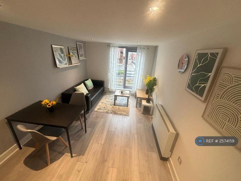2 bedroom flat in Ropewalk Court, Nottingham, NG1 (2 bed) (#2574159)