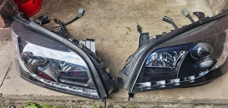 Vauxhall Zafira A headlights with integrated led daytime running light 