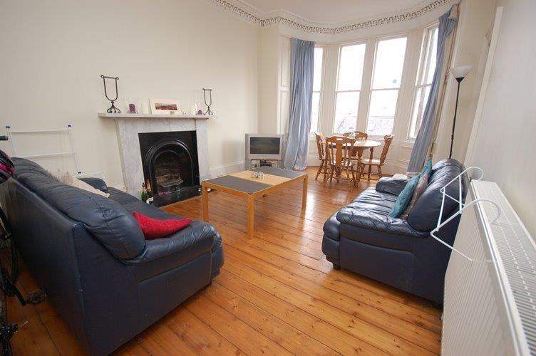 Large, 3 bedroom, 2nd floor, HMO flat in desirable location near the Meadows – available September