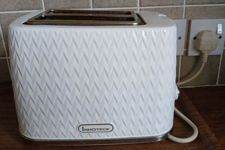 Innoteck Model DS 5187 2 slice toaster