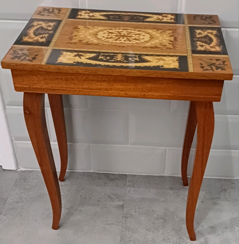 Vintage musical side table/sewing table/sewing box(could deliver