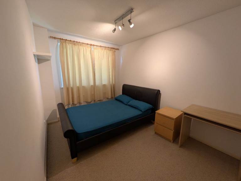 Double room Available now £600 Post code GU21 2JS