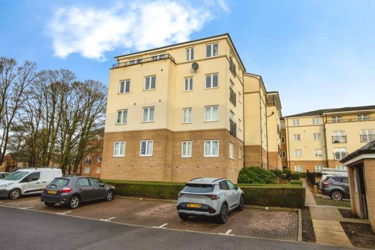 2 bedroom apartment - really big - Leeds, Crossgates