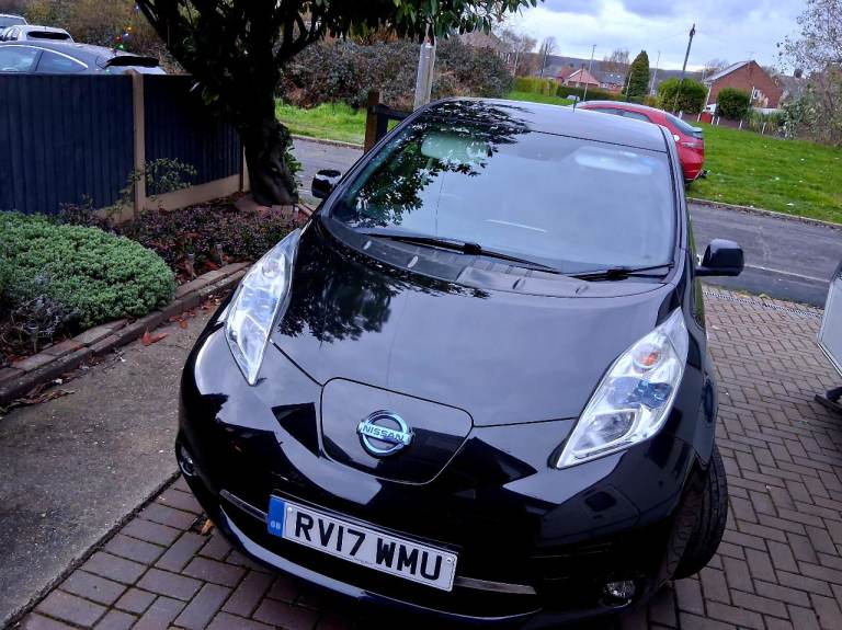 2017 Nissan Leaf Tekna 30kW,AUTOMATIC,YEAR MOT,LEATHER HEATED SEATS,satNav,2 chargers,Battery owe.
