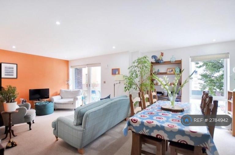 2 bedroom flat in Jamaica Road, London, SE16 (2 bed) (#2784942)