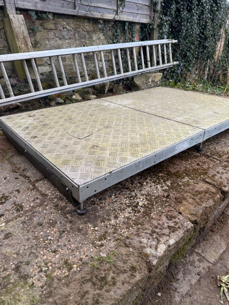 Giant semi step ramp - used 