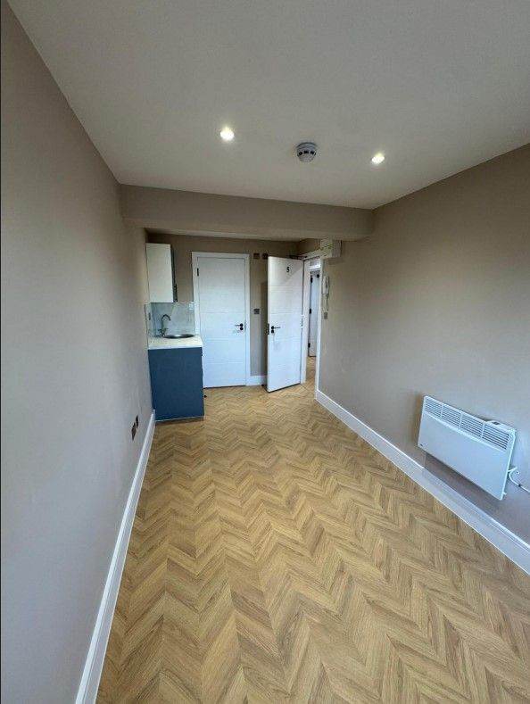 Studio Available In Surrey - DSS Accepted