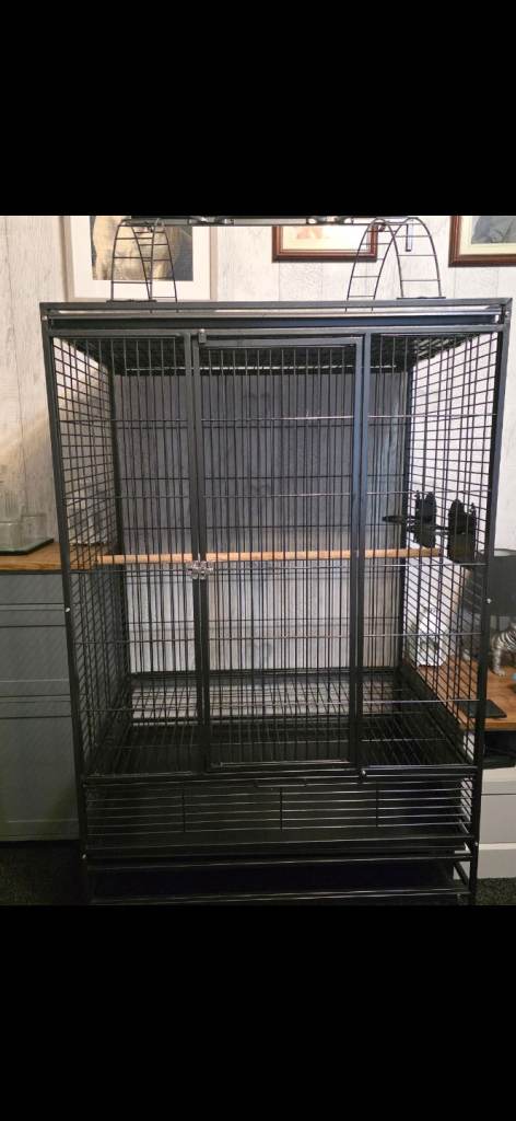 Large parrot cage