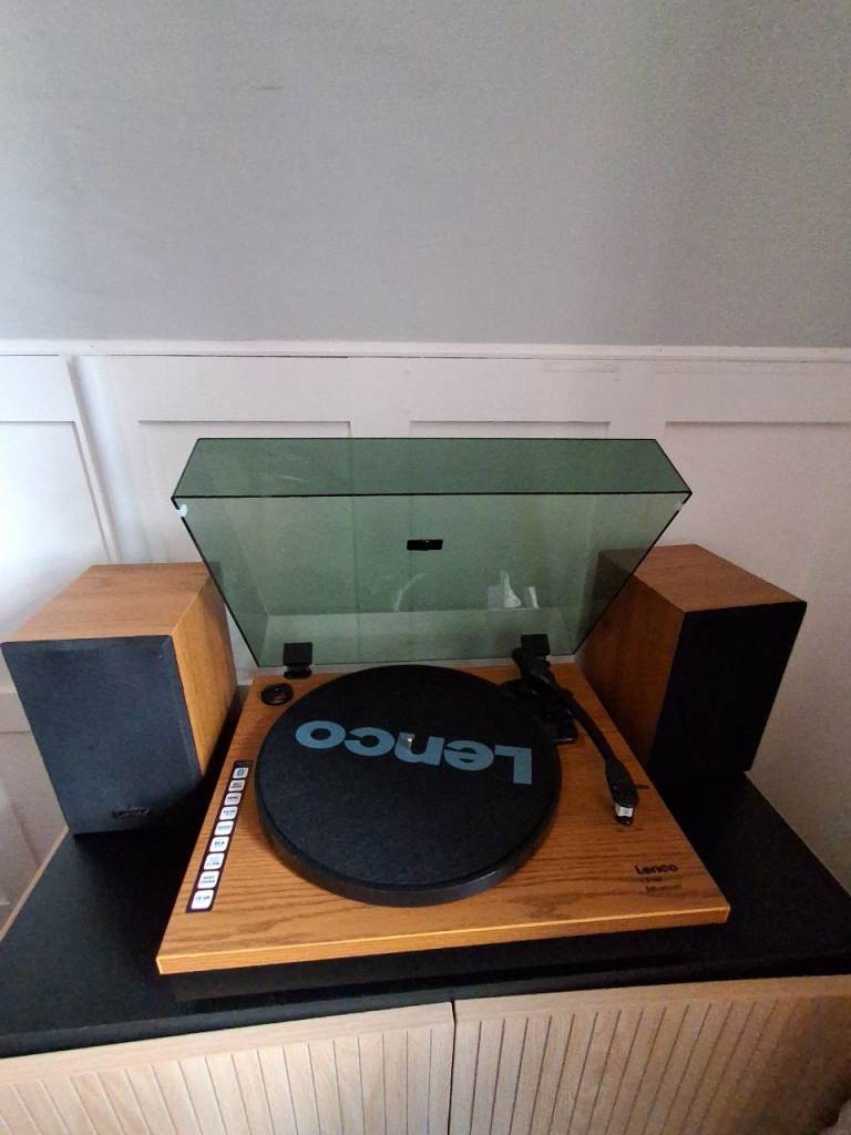 Lenco LS-300 record player with Bluetooth 