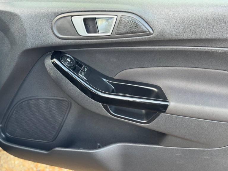 2013 Ford Fiesta 1.6 Zetec 5dr Powershift HATCHBACK PETROL Automatic