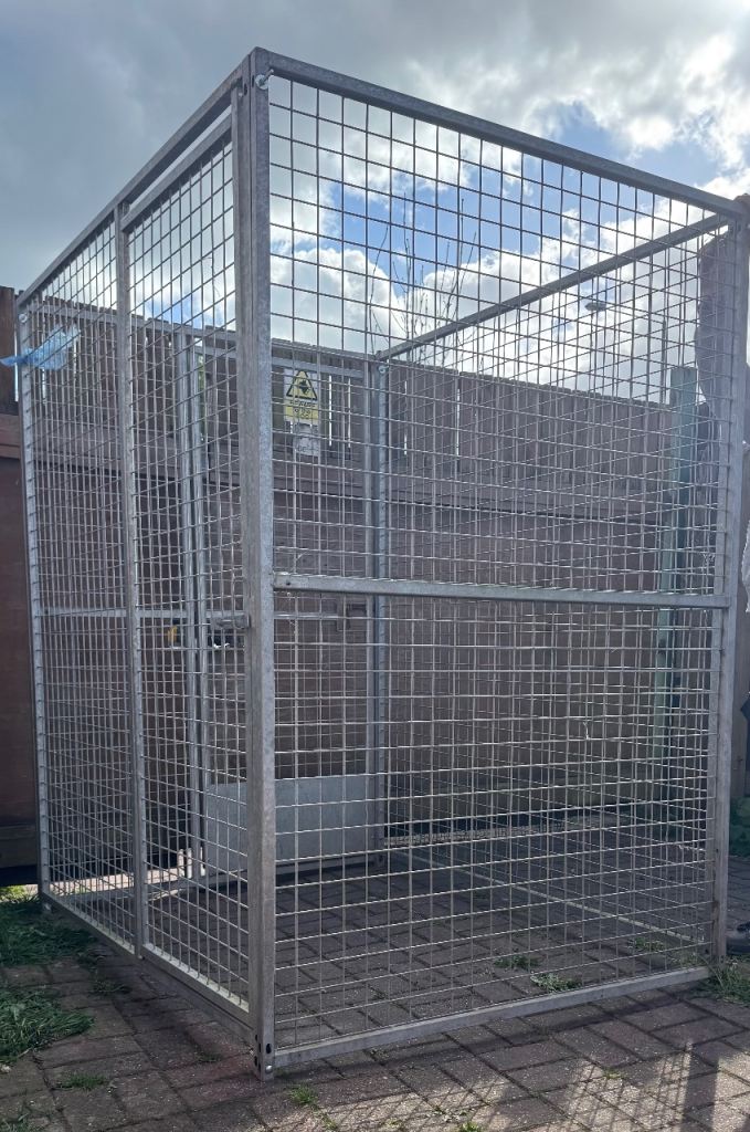 Outdoor dog pen 