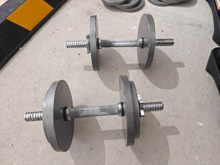 Adjustable dumbbells