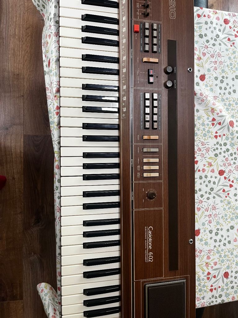 vintage electric keyboard/organ. 1979 casio tone 