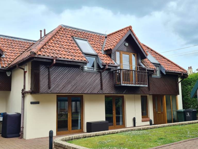 3 Bedroom house with Gym, Sauna & Parking in Cammo, Edinburgh 