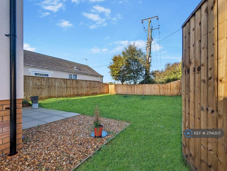 4 bedroom house in Wickwar Road, Kingswood, Wotton-Under-Edge, GL12 (4 bed) (#2714307)