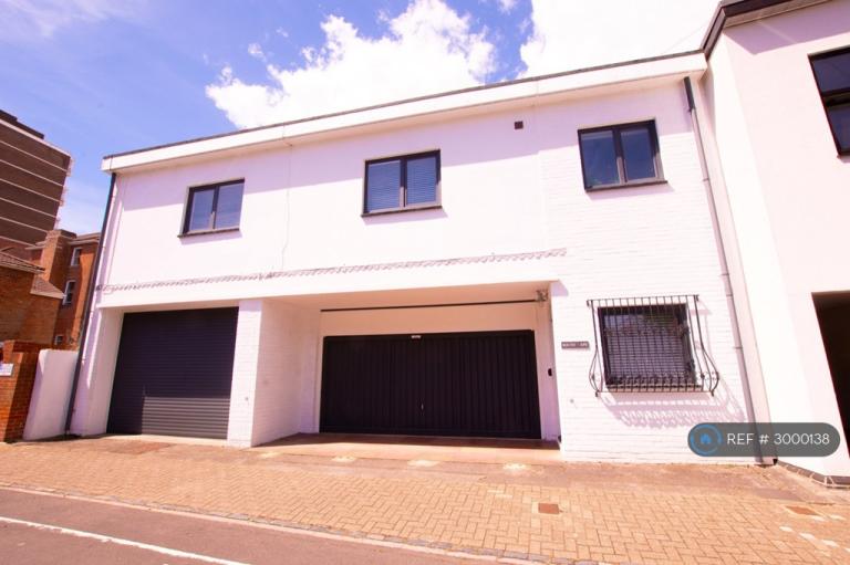 4 bedroom house in Clarence Road, Southsea, PO5 (4 bed) (#3000138)