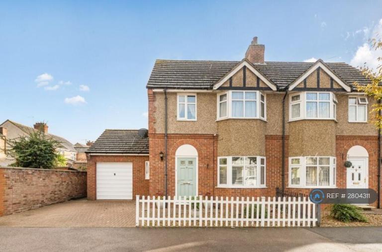 3 bedroom house in Manor Road, Bedford, MK41 (3 bed) (#2804311)