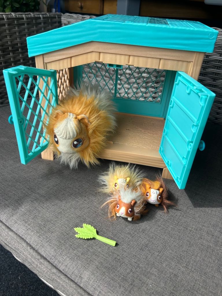 Little Live Pets Mama Surprise: Guinea Pig & Mama Surprise Mini Hamster Playset
