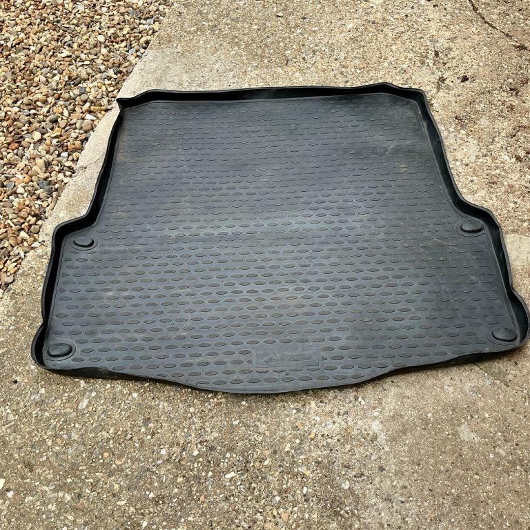 Skoda Octavia mk2 estate rubber boot liner