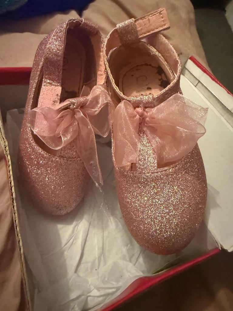 Kids Pink Glitter Shoes with Bows – Good Condition