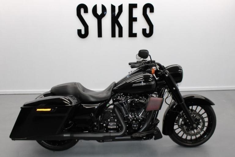 2019 Harley-Davidson FLHRXS Touring Road King Special in Vivid Black