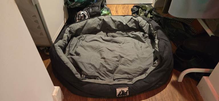 FREE Dog Bed Large 3 Peaks Brand