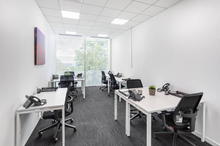 Swindon - SN5 6QR \ Private Office for 3 Workstations Available Now