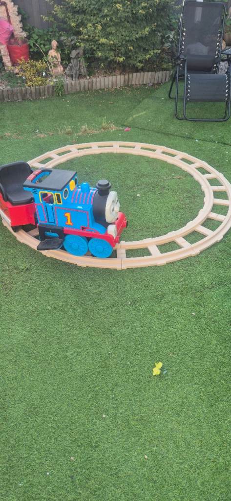 Thomas the tank ride on train and track 