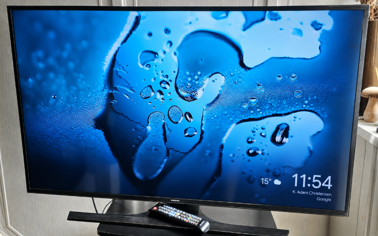 SAMSUNG 48 inch LED HD TV. Brilliant picture and sound. Perfect second TV or for gaming etc.
