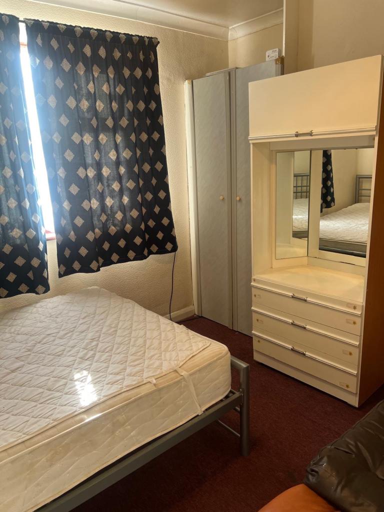 Double room near Norbury. Inclusive of all bills £600pcm. SW16 4UD.