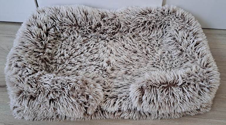 Medium Size Fluffy & Cosy Dog Bed