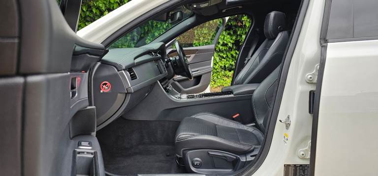 2016 Jaguar XF R-Sport 2.0D 180 Automatic 