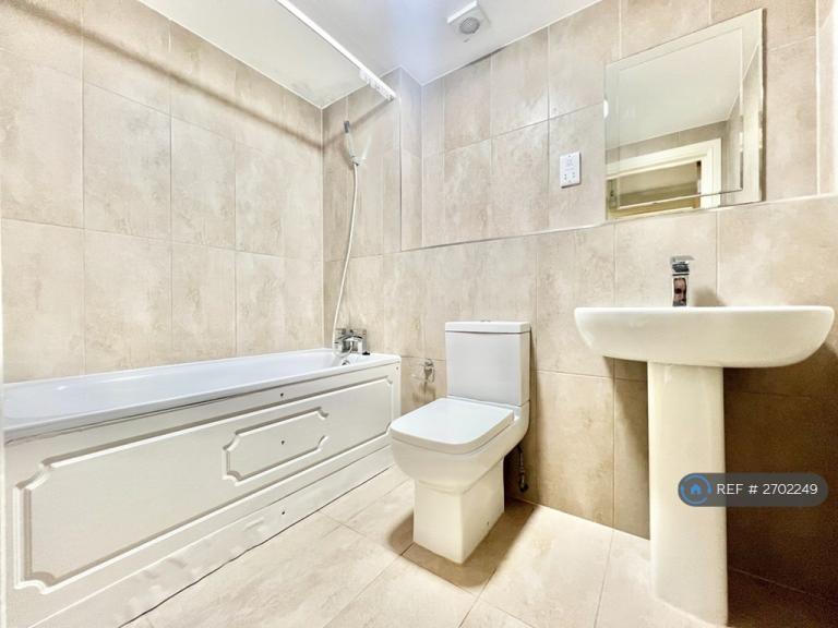 1 bedroom flat in Charter House, Ilford, IG1 (1 bed) (#2702249)