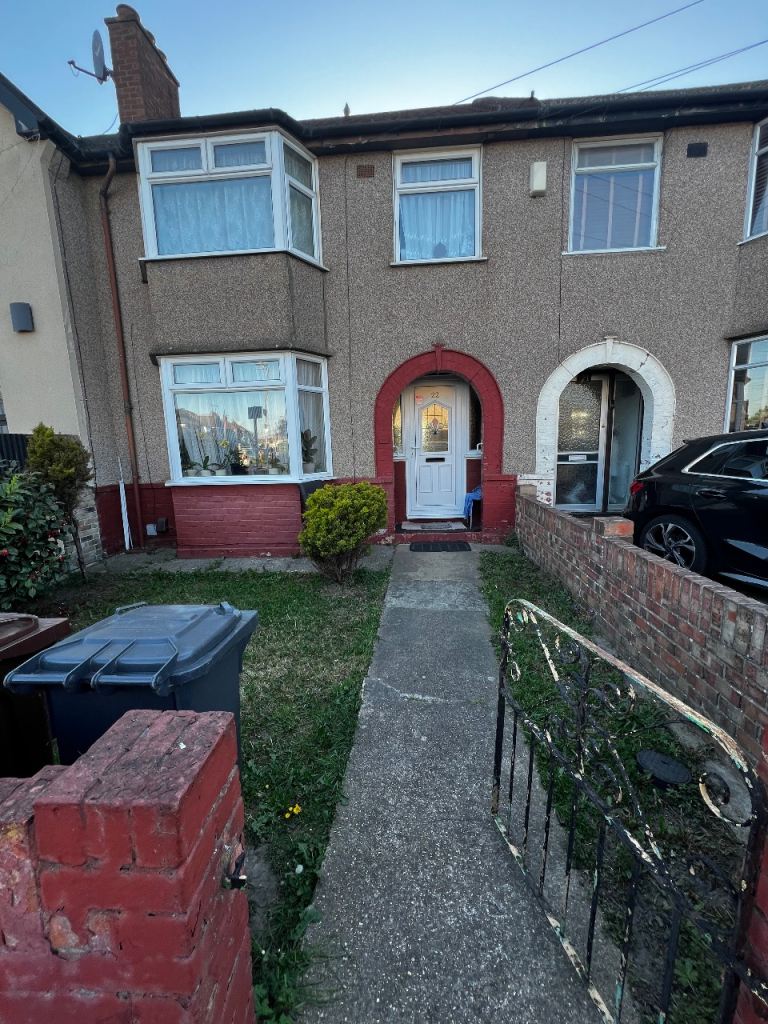 3 bedroom 2 reception house to let in Dagenham 