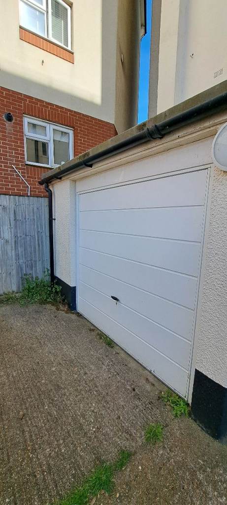 Tandem garage in Bexhill-on-Sea for rent  9 foot by 