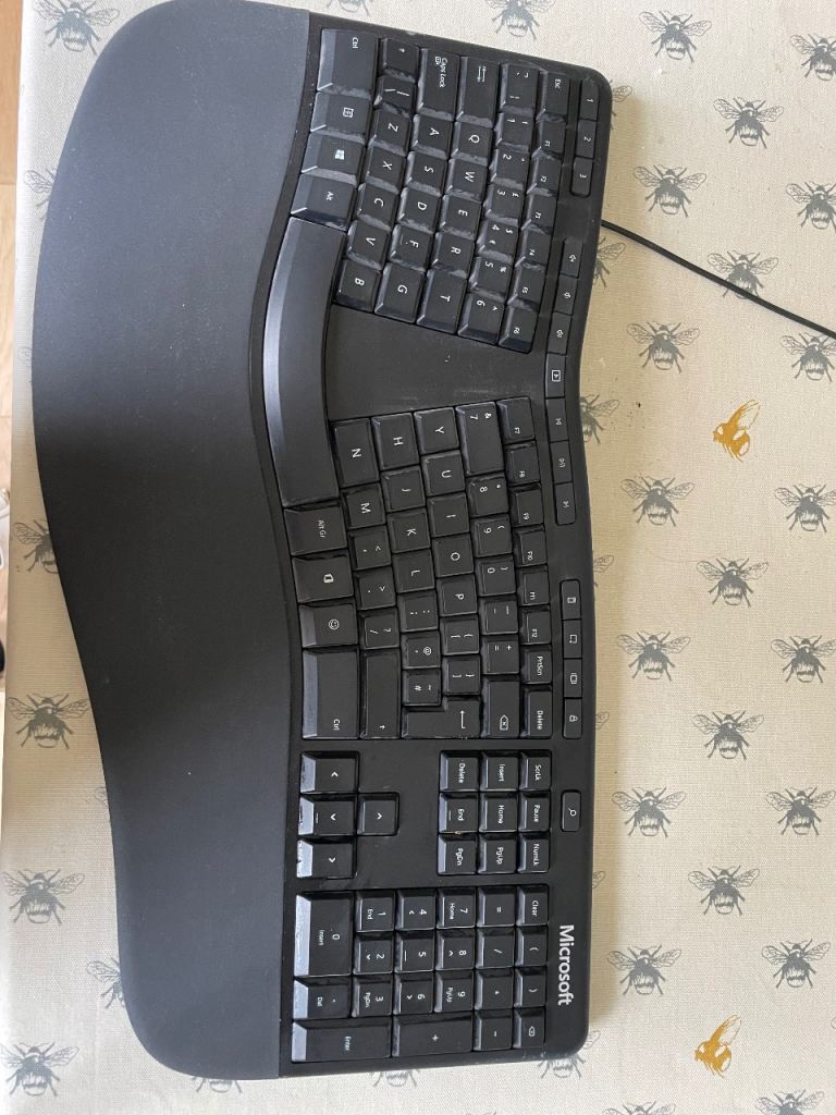 Ergonomic keyboard (Microsoft)